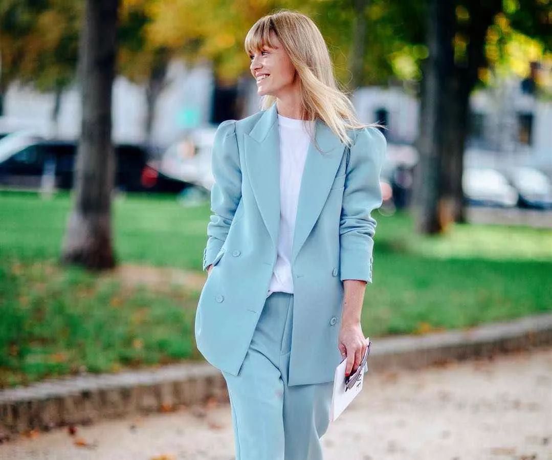 秋天换季内搭怎么选？选对一款白色打底衫，轻松承包多款造型