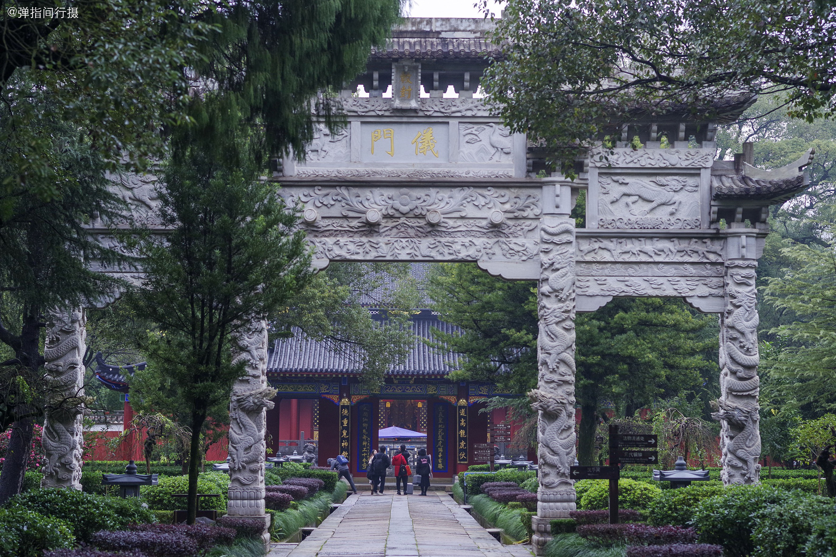 中国道教发源地江西鹰潭，藏有一座千年道观，被誉为“神仙居所”