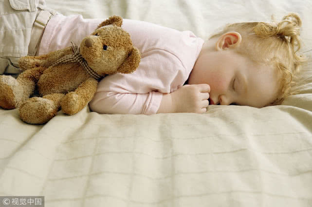 平卧和侧卧哪个睡觉姿势比较健康,俯卧睡觉姿势是怎样的