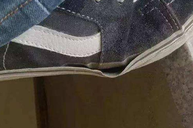 球鞋贴教程,补足球鞋开胶方法