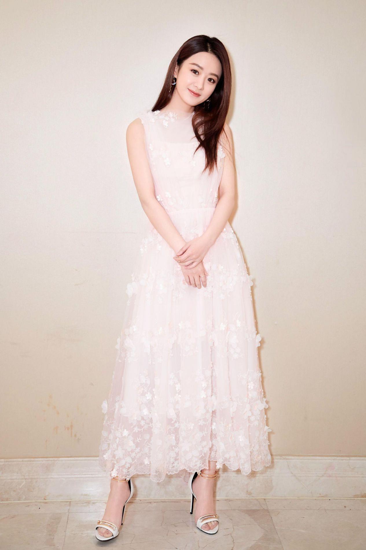 49岁金南珠穿什么颜色好看,金南珠穿红色连衣裙