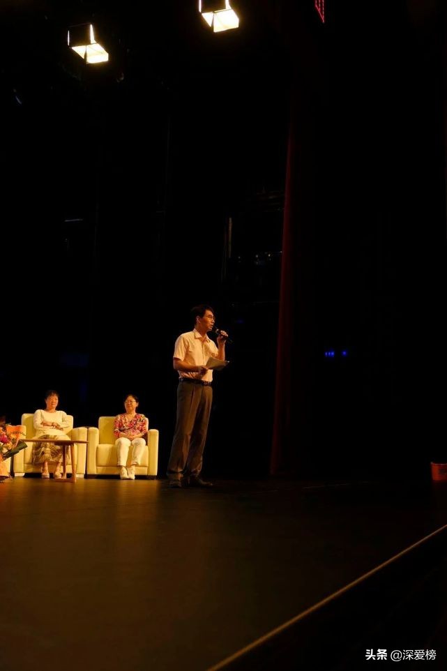 “深读诗会”关注女诗人钟晴——诗歌是令人迷恋的家乡