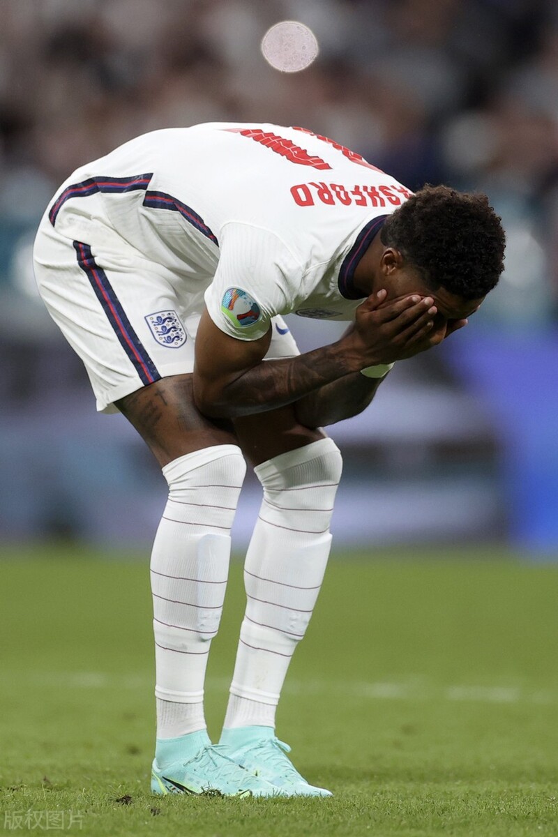 欧洲杯落幕！53年等待，幸运女神眷顾意大利，C罗荣膺金靴