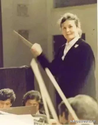 指挥家郑小瑛谈交响乐,客家山歌指挥家郑小瑛