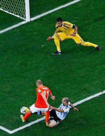 fm战术理念防守反击,fm足球经理两翼齐飞战术