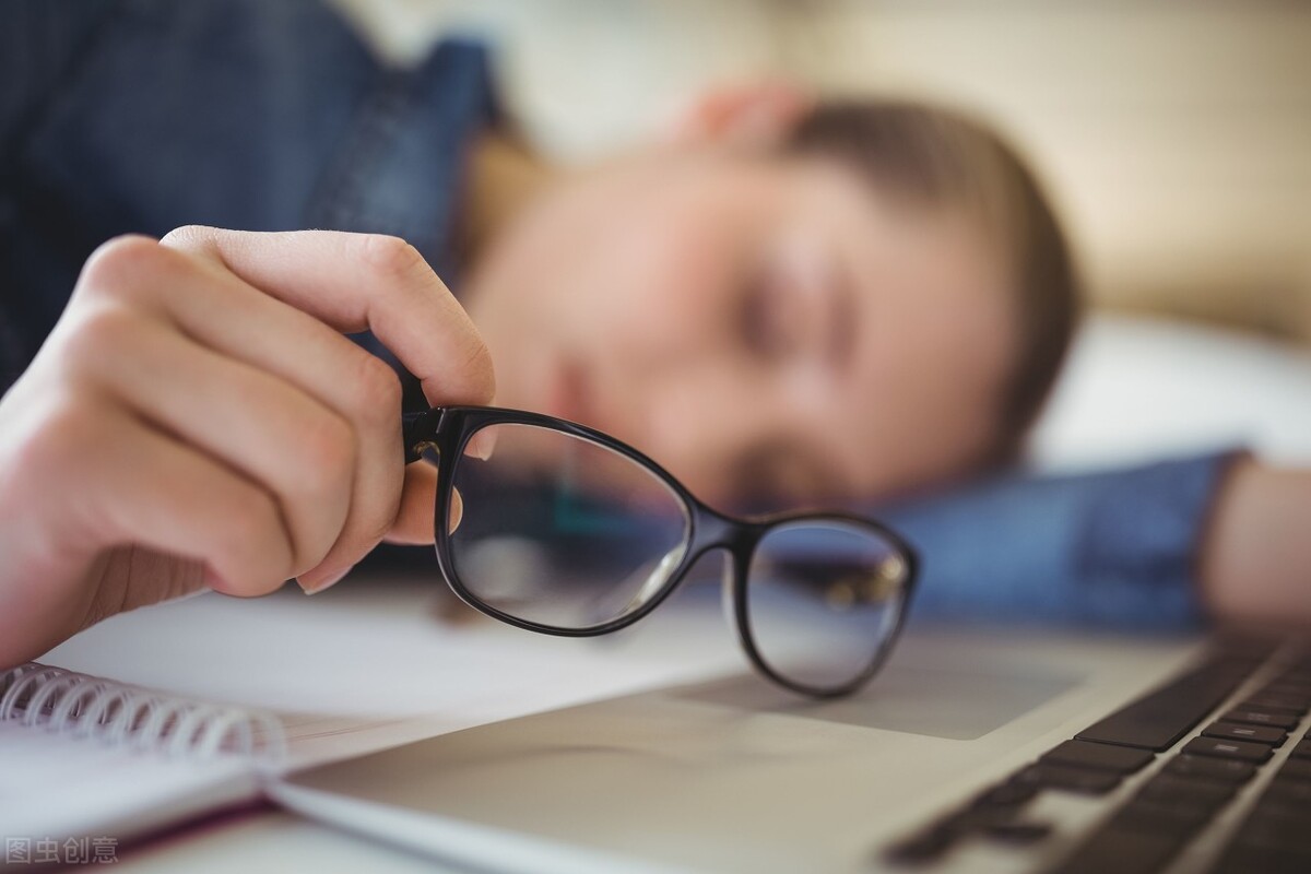 头发稀疏的最根本原因,少年头发稀疏是什么原因