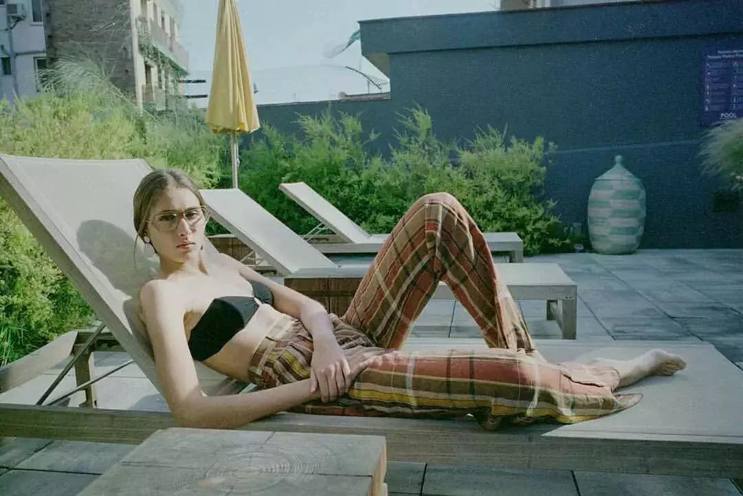 女遮肉泳装怎么穿,泳装女款遮肉保守宽松平价