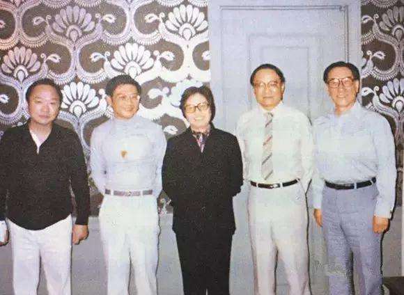 古龙情史江湖故事,古龙所经历的感情历程