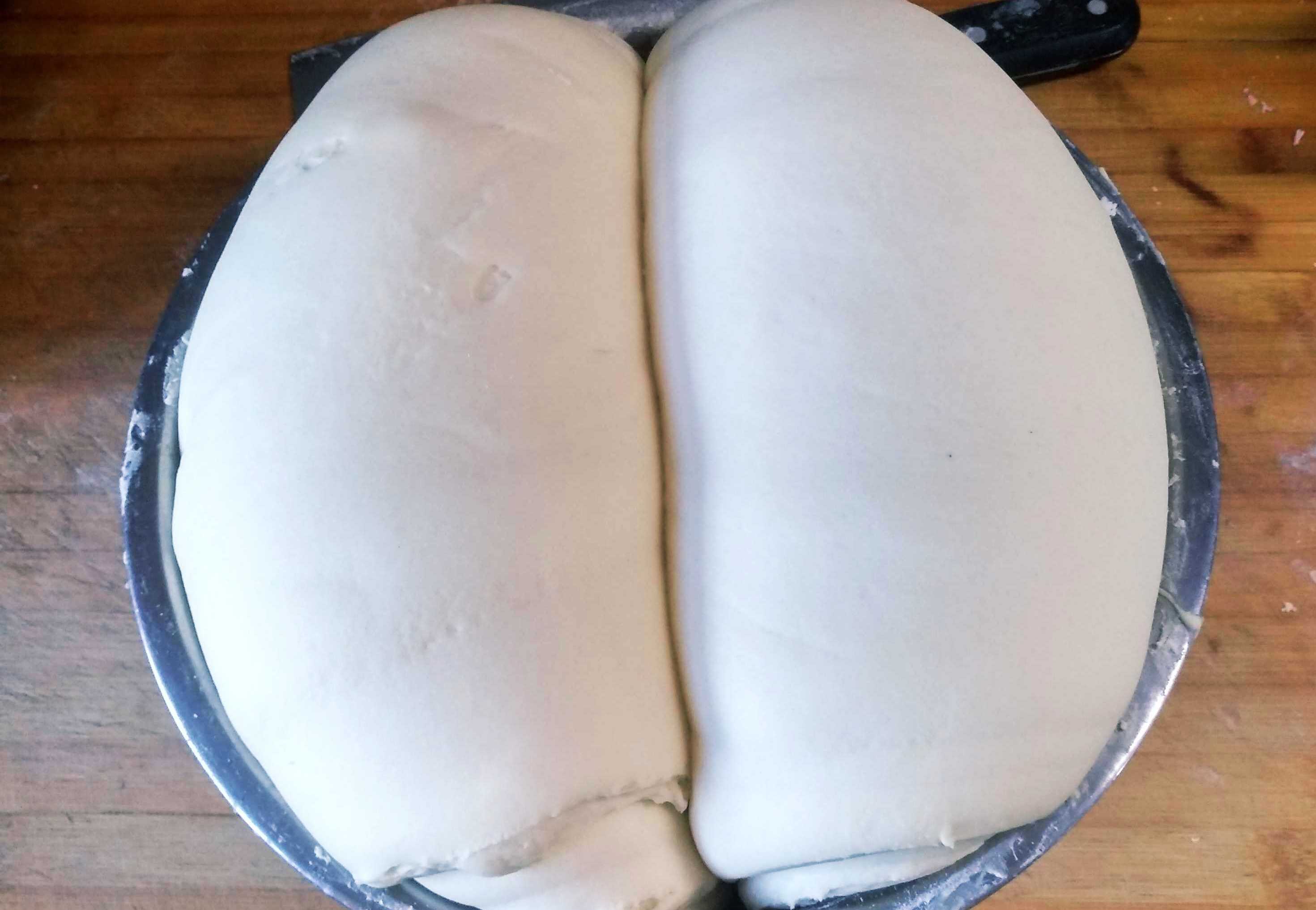 发面加了油揉不光滑,发面的时候放了碱发不起来