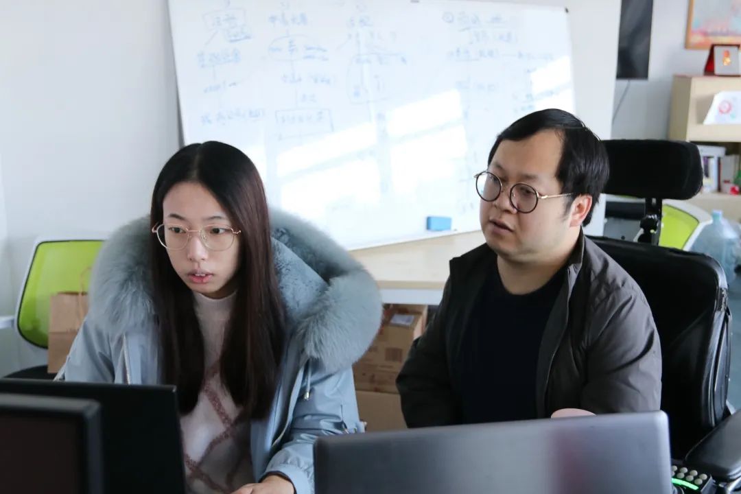 人民日报点赞袁隆平,人民日报点赞脑瘫少年