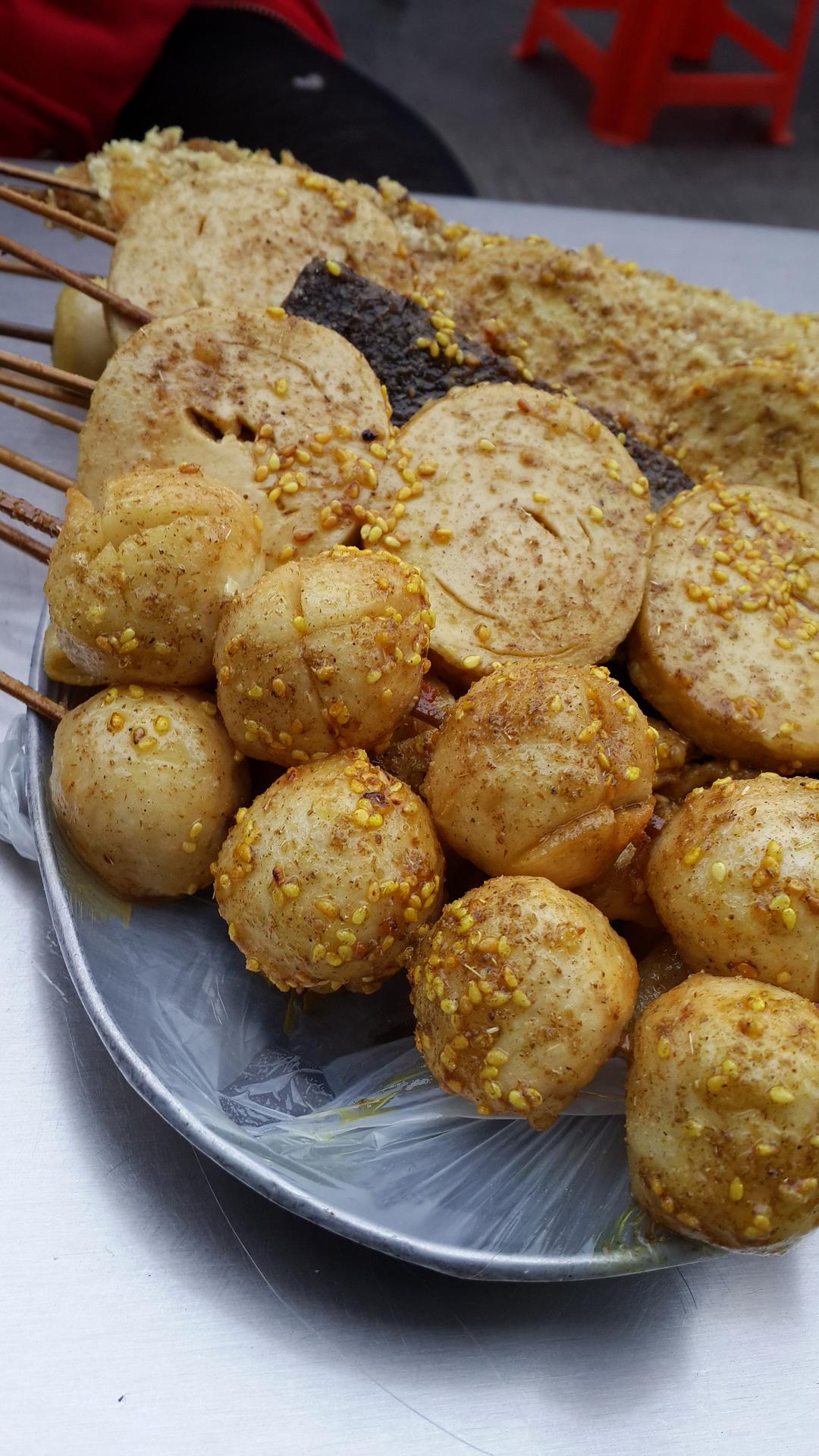 泉州酸甜口炸串,小学门口炸串酱料超香