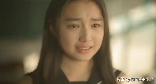 晚上在自己房间装摄像头,发现有人在自己房间装摄像头