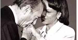 礼仪|拥抱礼与亲吻礼，打开方式一定要正确