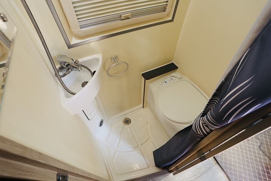 亚特NAJA进口依维柯底盘B型房车亮相，不仅仅是换了底盘