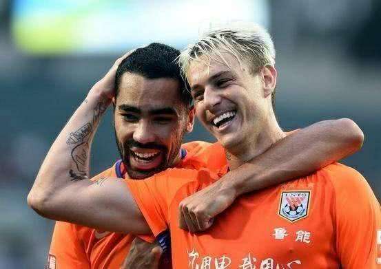 中国足球归化政策是继续还是终止,归化是国足唯一出路吗