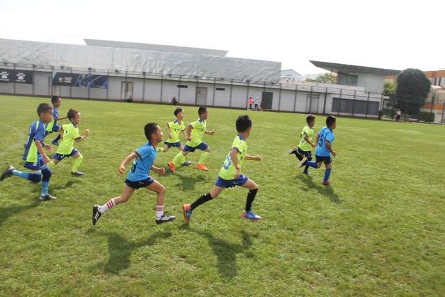 与梦想同行微队课,昆明青少年足球冬令营