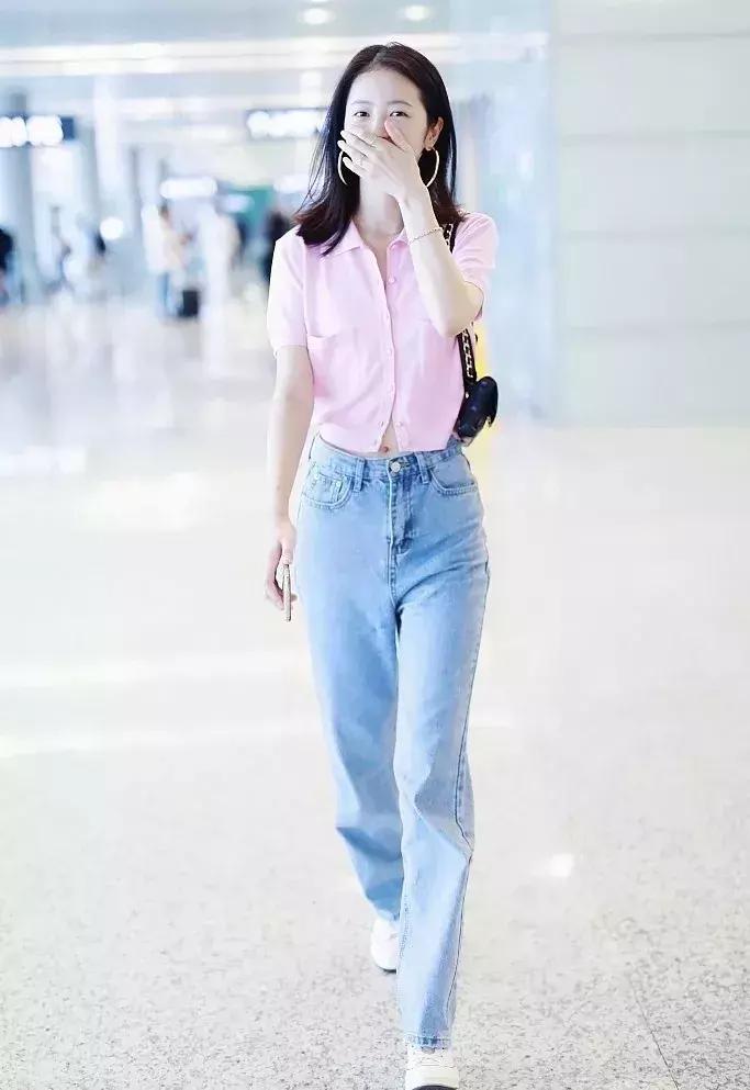 刘雯米兰时装周试装,刘雯维密走秀比心