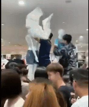 优衣库被抢后续视频,优衣库被哄抢完整版