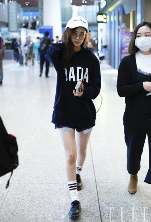 王珞丹时尚穿搭演绎都市新女性,王珞丹打扮视频