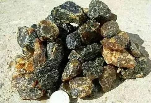 价值过亿的翡翠原石重达14.5吨,中国最大的翡翠原石几百吨