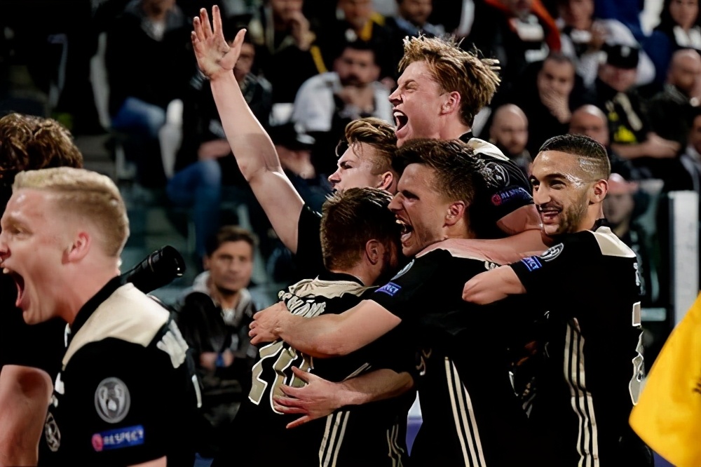 阿贾克斯19比0狂胜对手,阿贾克斯13-0大胜创纪录