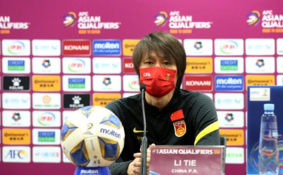 李铁在场边大喊大叫,李铁场边大喊大叫