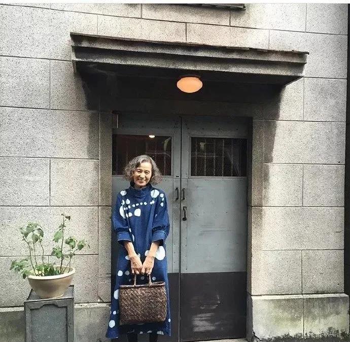 75岁日本家庭主妇日常,日本中年家庭主妇一天的真实生活
