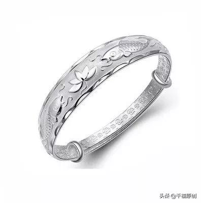 银镯里面发黑,戴银镯手腕发黑是怎么回事