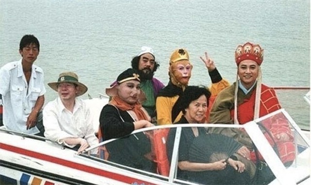 为钱反咬恩师,好友葬礼宣传新剧,六小龄童:完美诠释人如何变猴