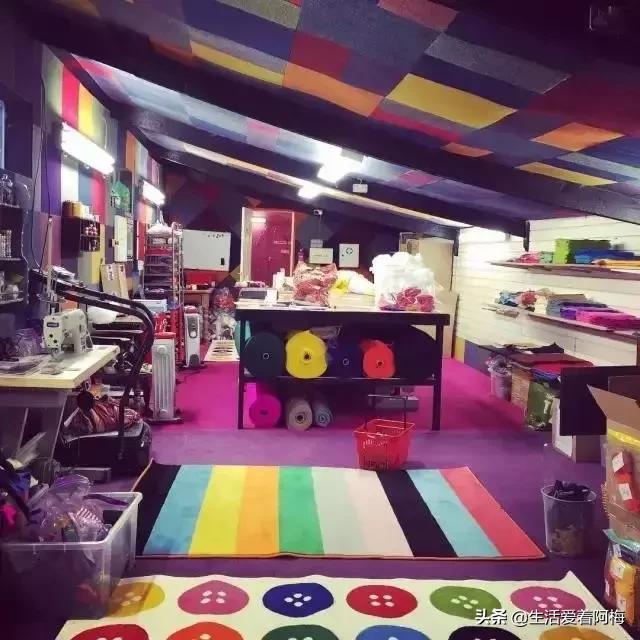 她开了间超市，卖的东西却全是假的，9000件商品，竟被一抢而空