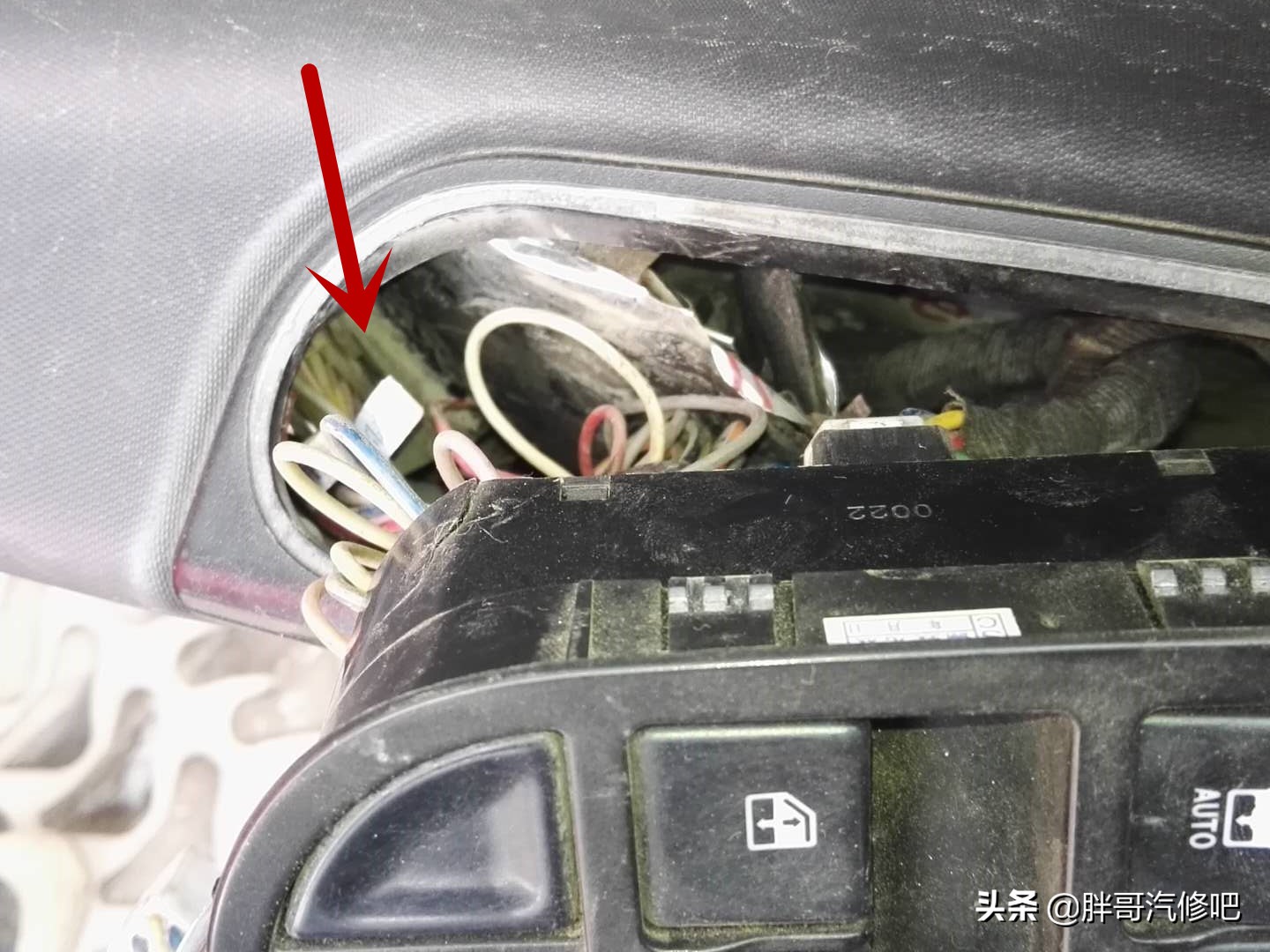 汽车玻璃升降器电机更换视频教程,汽车玻璃升降器上升时停顿