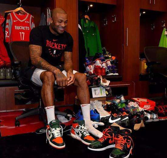 nba塔克为什么是球鞋之王,为啥说湖人塔克是19年状元