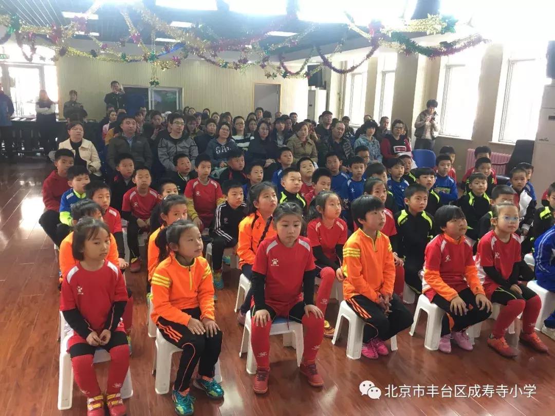 小学足球家校共育报道,小学足球家校共育