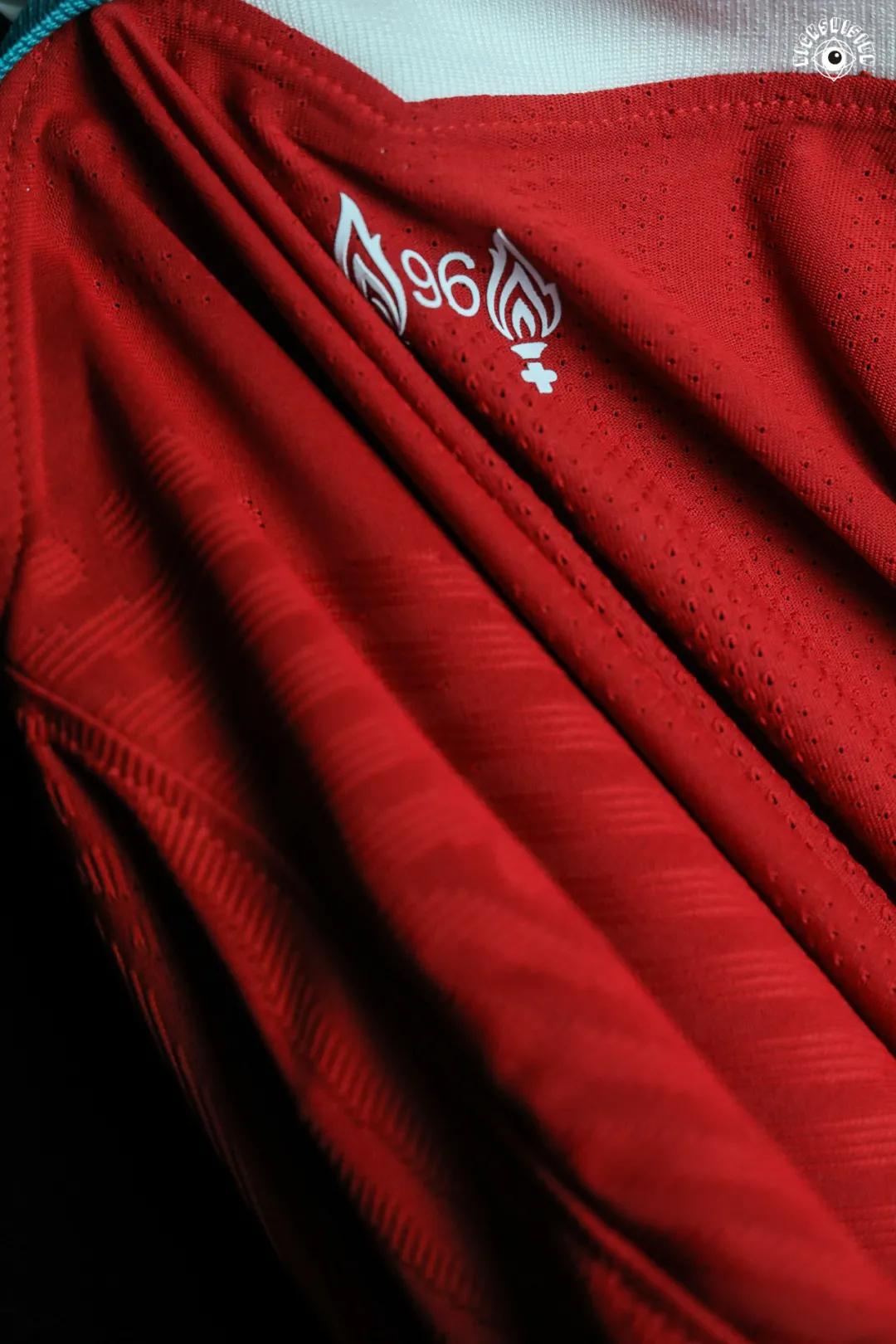 耐克利物浦球衣查正品,利物浦20-21赛季耐克外套