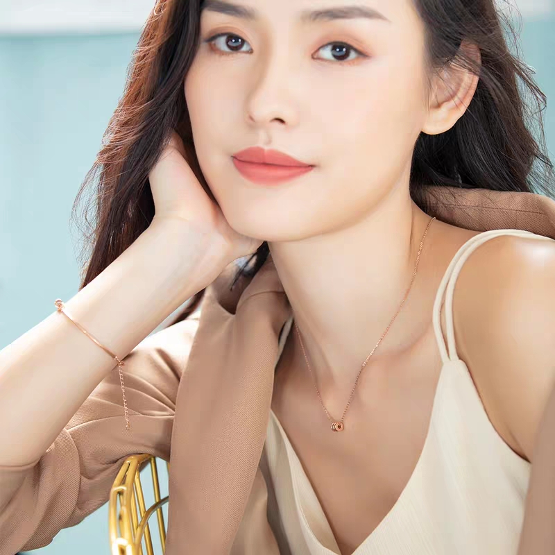 微笑型项链适合什么脸型,长脸型适合戴什么样的项链