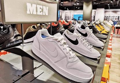 中国第一个帮耐克鞋代工的企业,一年收入4亿的鞋子