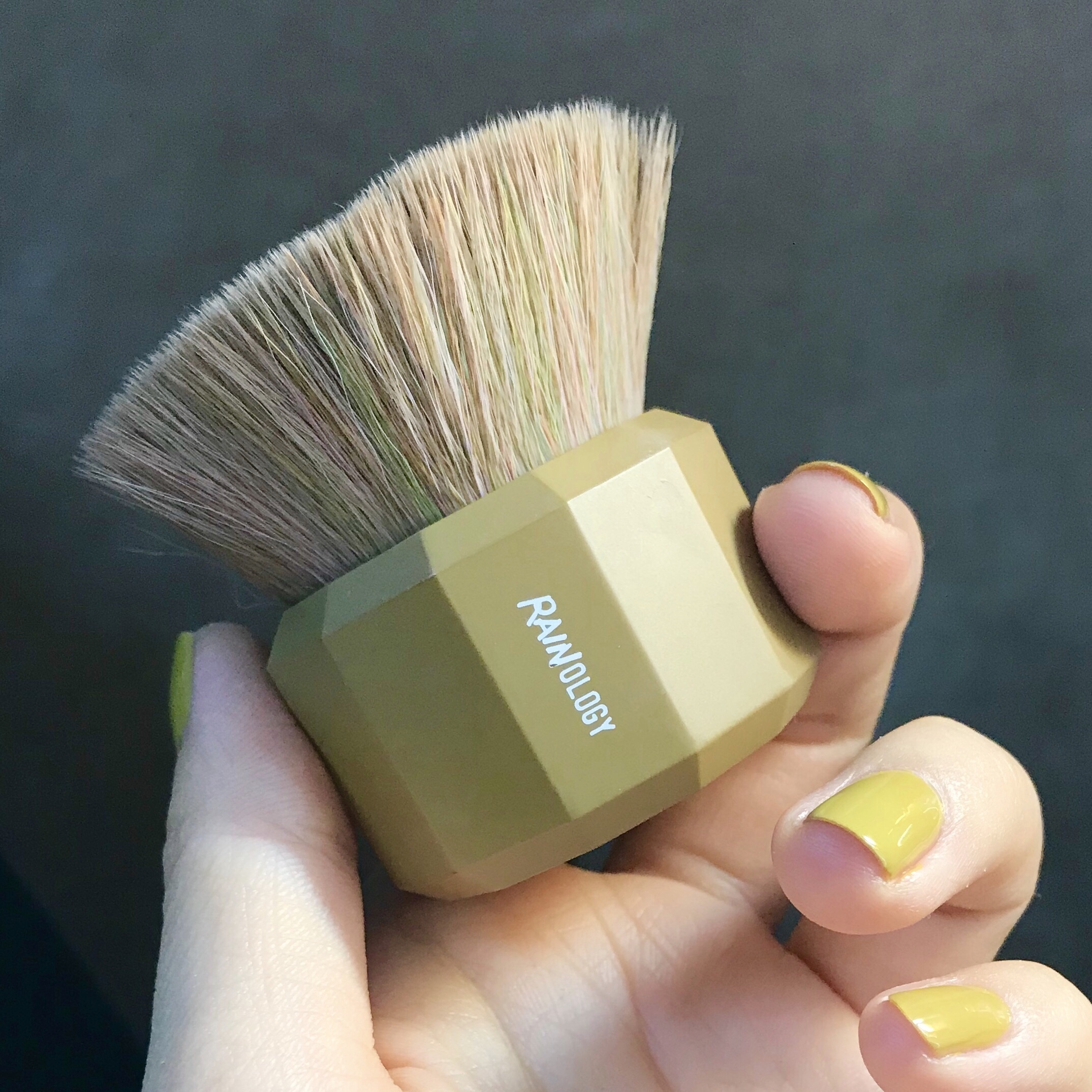 卡粉起皮斑驳以后怎么补救,卡粉起皮什么都没带该怎么办