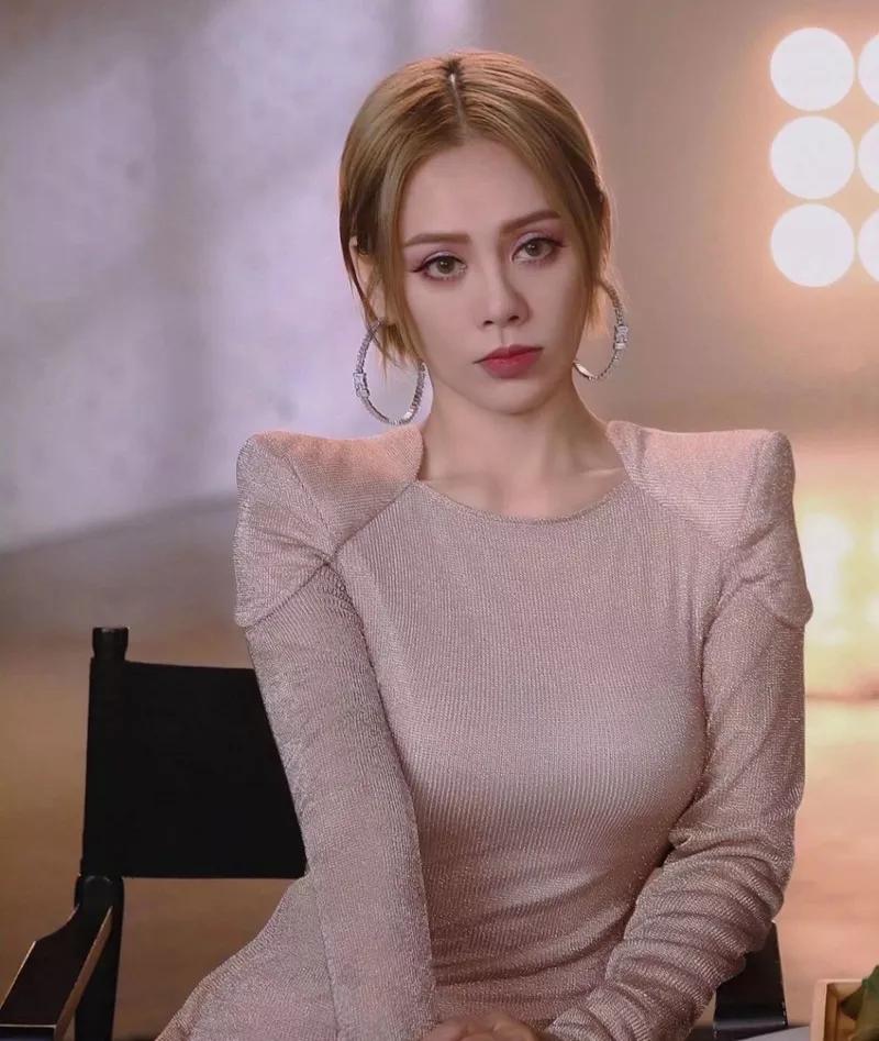 怎么看适不适合披头发,不适合披头发适合剪短发吗