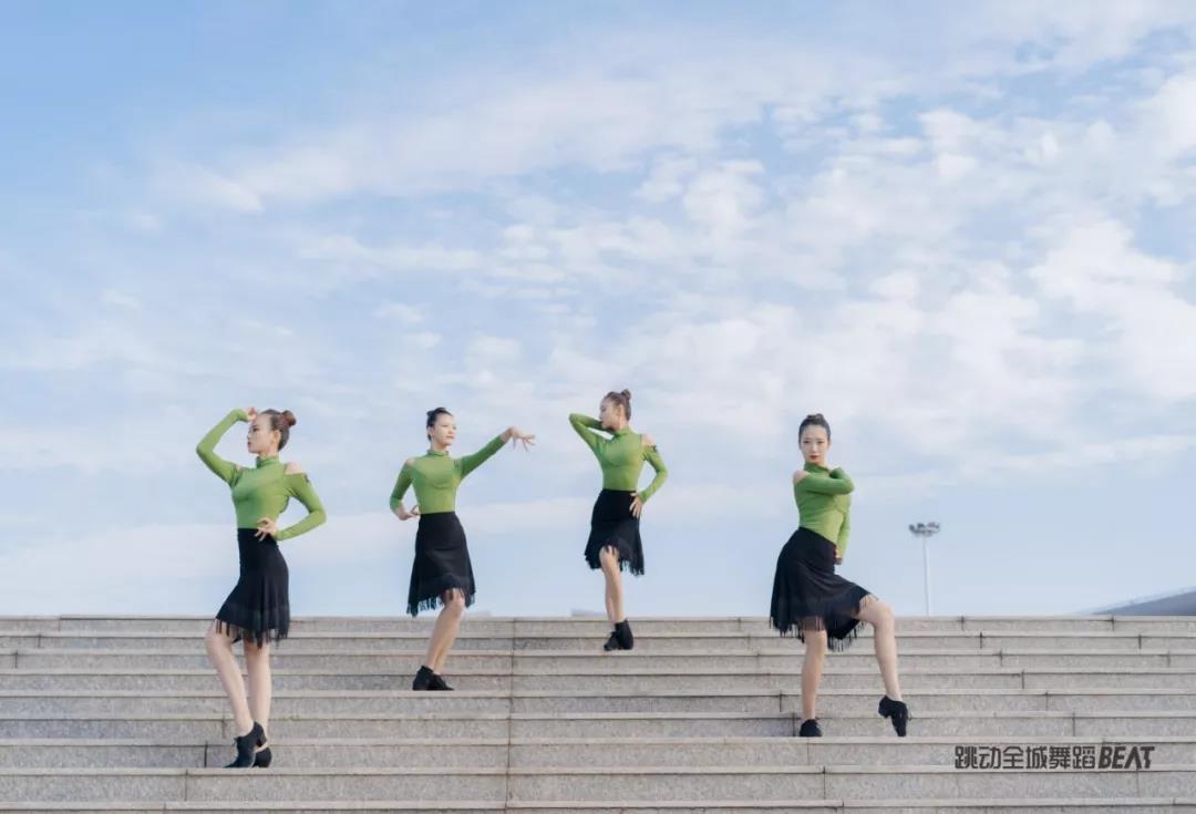 拉丁舞solo桑巴,桑巴舞热情桑巴