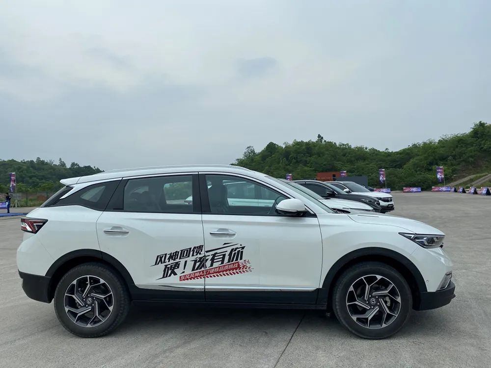 试驾风神新ax72018款,风神新ax7越野能力