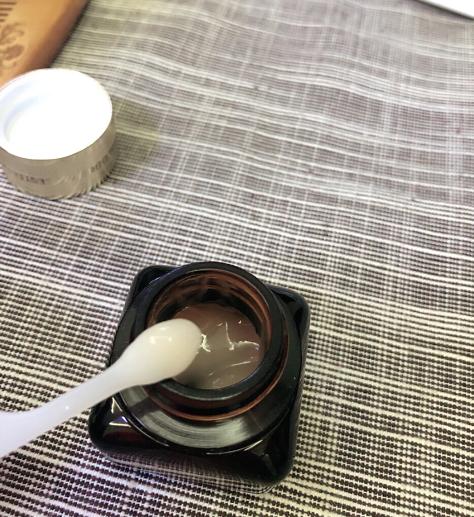 雅诗兰黛小棕瓶如何用得彻底,雅诗兰黛小棕瓶如何正确使用