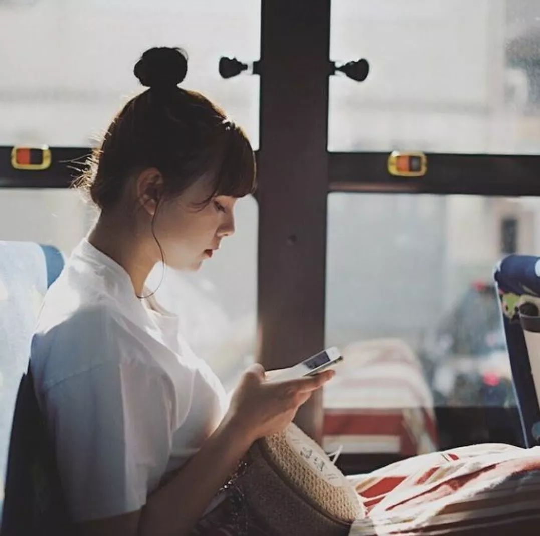 拍照尴尬怎么化解,拍照不自然不上镜的解决办法