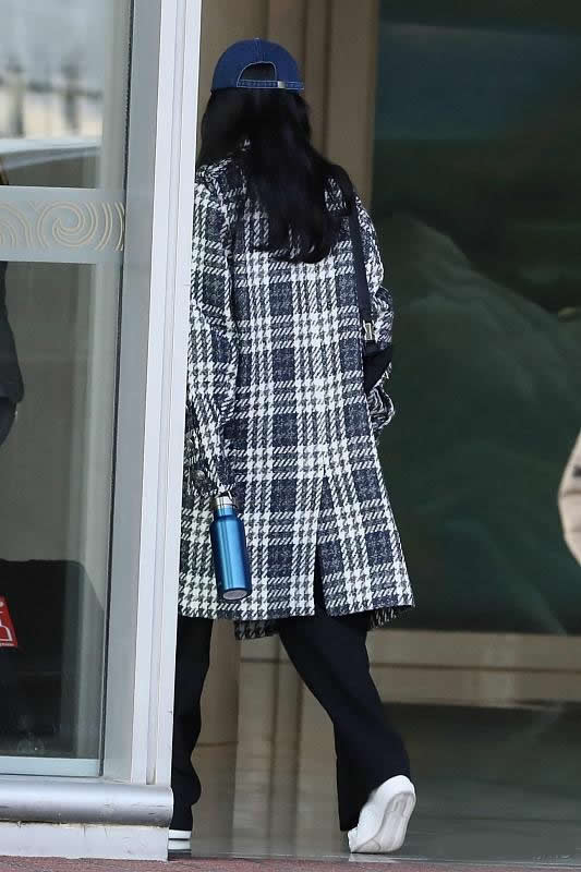 冬天头发静电炸毛该用什么,杨幂懒人直发梳