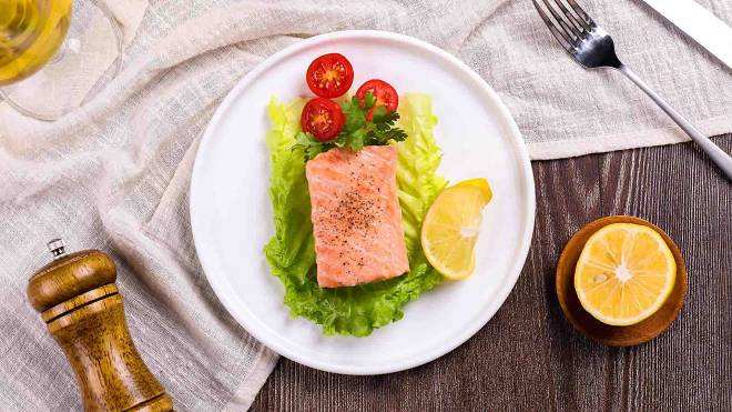 北京新发地查出病毒,三文鱼别生吃了,教你1种熟吃做法