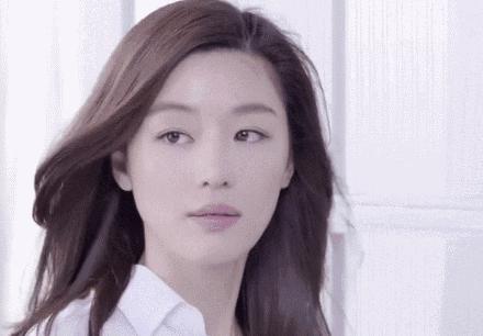 头发干枯毛躁分叉用什么洗发水好,头顶油发尾干枯分叉用什么洗发水