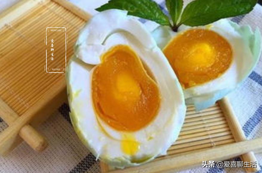 老祖宗的腌制咸鸭蛋的方法,50年腌制咸鸭蛋老方子