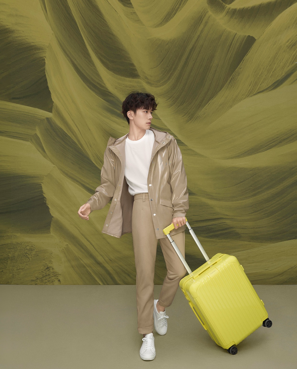 tfboys王俊凯王源易烊千玺行李箱,易烊千玺代言的行李箱牌子