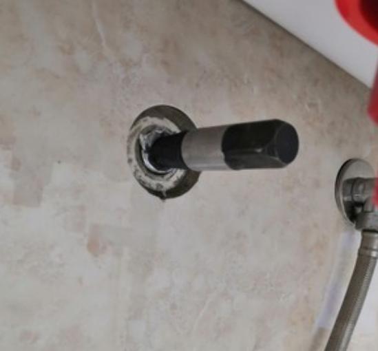 水龙头拧断了怎么办？老师傅教我一招，1分钟不到轻松取出断丝