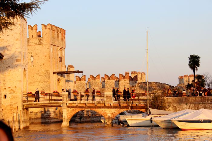 与意大利商人讨价旅游购物欧洲与亚洲国家不同的经营价值观