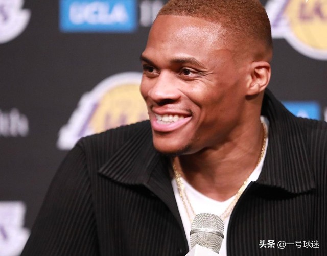 威少恭喜詹姆斯视频,威少祝贺詹姆斯超越贾巴尔